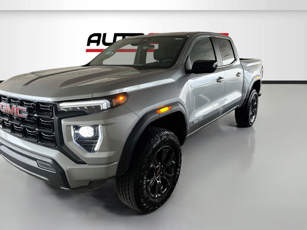 Used 2025 GMC Canyon Elevation w/ Technology Package AWD/4WD image 3