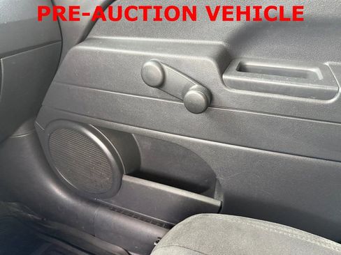 Used 2017 Jeep Patriot Sport AWD/4WD image 26