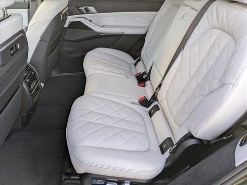 Used 2025 BMW X7 xDrive40i w/ M Sport Package image 15