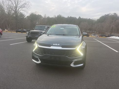 Used 2024 Kia Sportage LX image 2