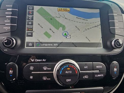 Used 2018 Kia Soul + w/ + Primo LIT Package FWD image 11