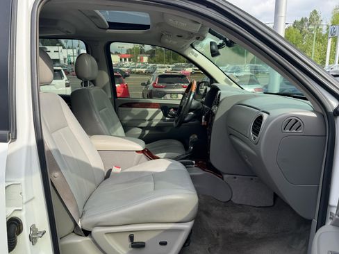 Used 2006 GMC Envoy Denali RWD image 6