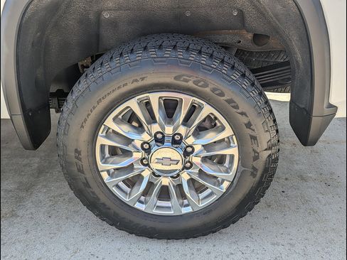 Used 2020 Chevrolet Silverado 2500 High Country w/ Technology Package AWD/4WD image 16