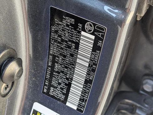 Used 2018 Toyota Corolla LE FWD image 15