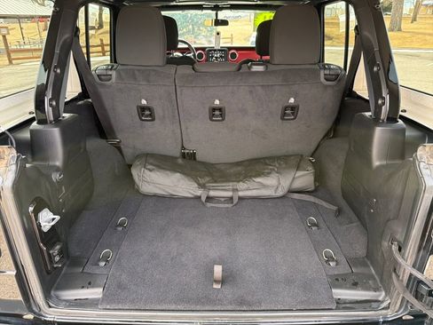 Used 2021 Jeep Wrangler Unlimited Rubicon image 15