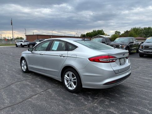 Used 2018 Ford Fusion SE FWD image 3