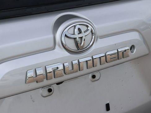 Used 2019 Toyota 4Runner SR5 AWD/4WD image 13