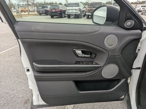 Used 2017 Land Rover Range Rover Evoque SE image 22
