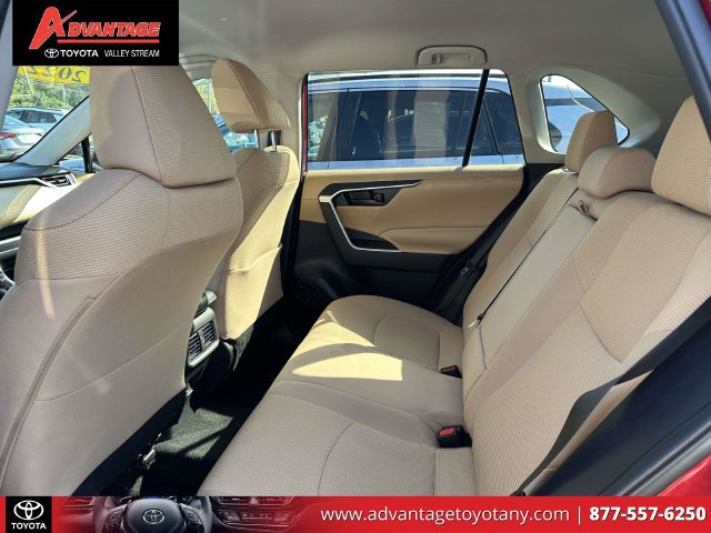 Used 2022 Toyota RAV4 LE AWD/4WD image 14