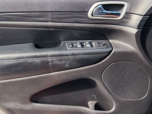 Used 2020 Jeep Grand Cherokee Altitude RWD image 22