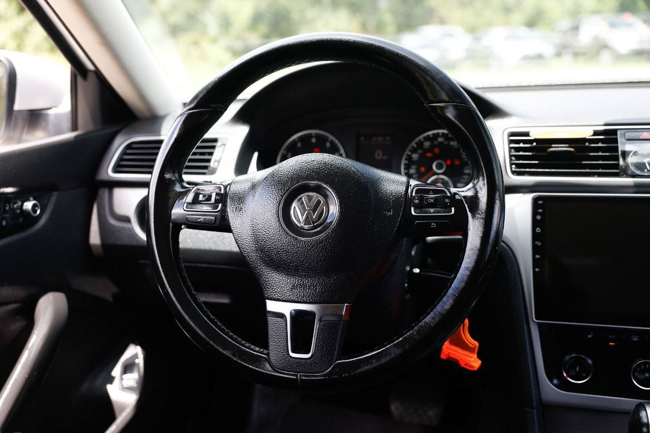 Used 2014 Volkswagen Passat 1.8T SE FWD image 26