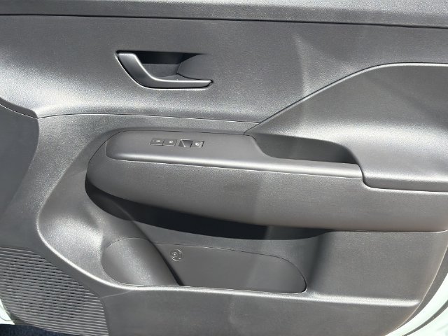 Used 2027 Hyundai Kona SE FWD image 35