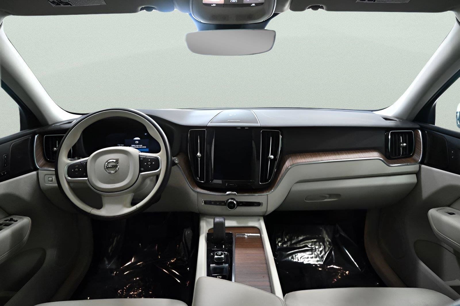 Used 2022 Volvo XC60 B5 Momentum w/ Protection Package AWD/4WD image 15