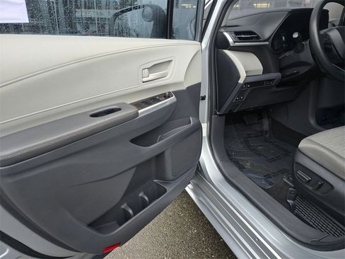Certified 2023 Toyota Sienna LE image 22