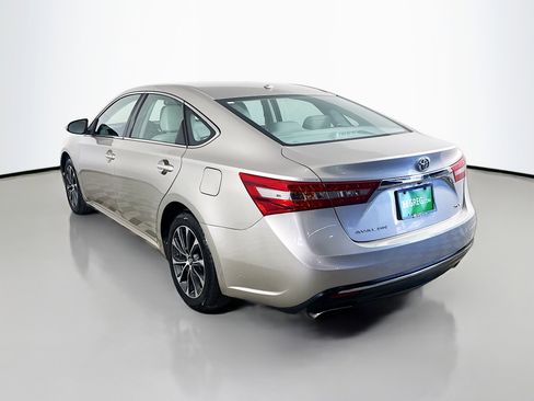 Used 2017 Toyota Avalon XLE image 7