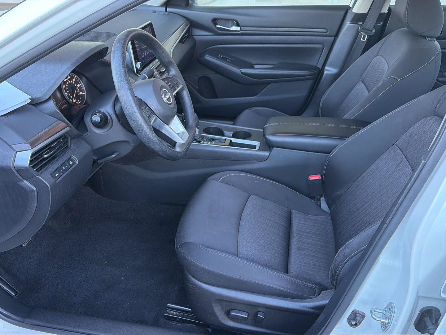 Used 2025 Nissan Altima 2.5 SV FWD image 10