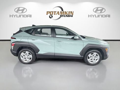Certified 2025 Hyundai Kona SE FWD image 4