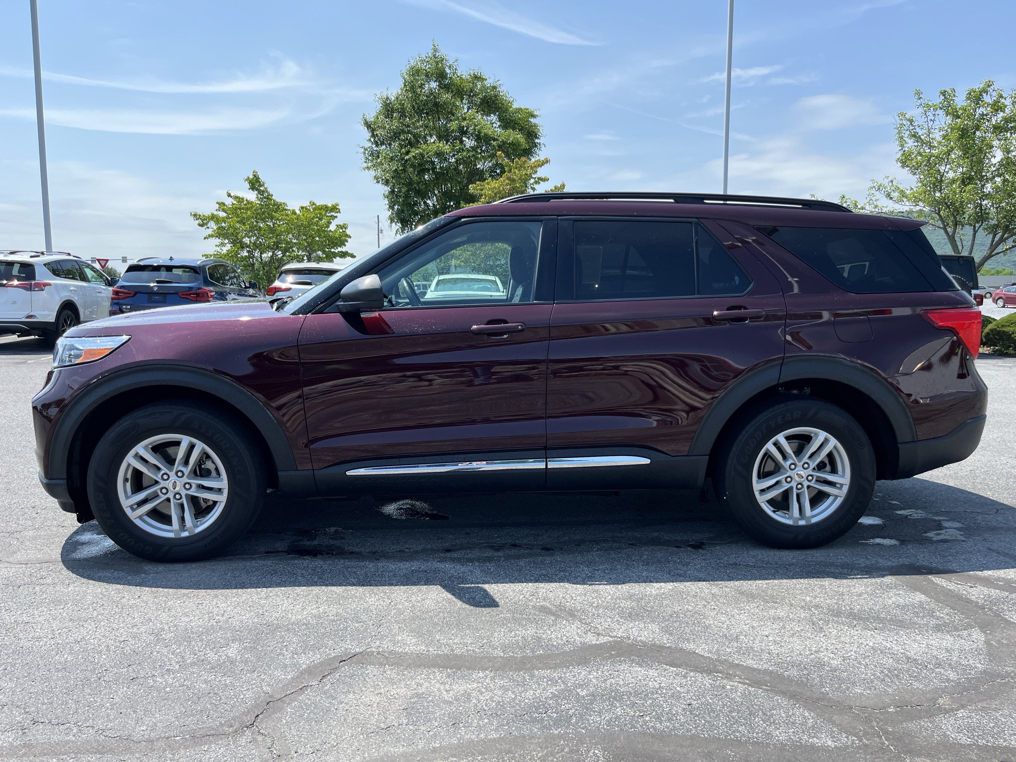 Used 2022 Ford Explorer XLT w/ Equipment Group 202A AWD/4WD image 10