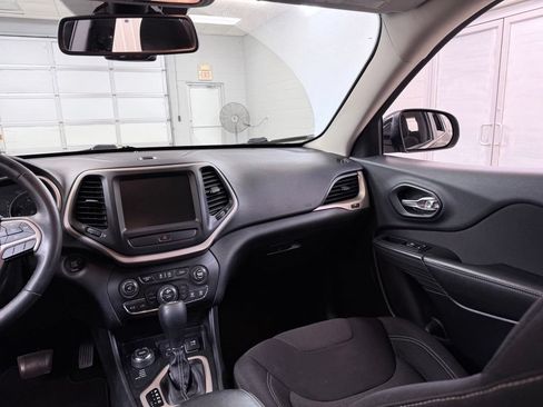 Used 2015 Jeep Cherokee Latitude w/ Comfort/Convenience Group AWD/4WD image 27
