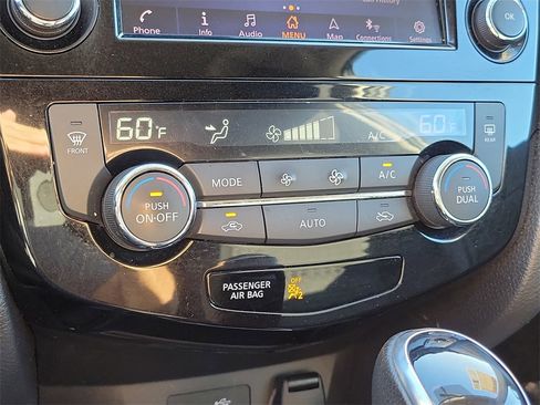 Used 2018 Nissan Rogue SV w/ Premium Package image 10