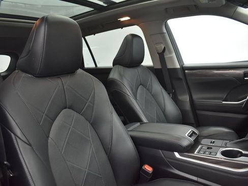 Used 2023 Toyota Highlander Platinum FWD image 38