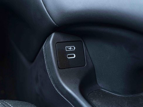 Used 2025 Honda HR-V LX image 27