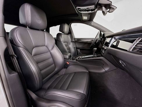 Certified 2025 Porsche Macan T image 30