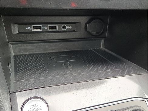 Used 2020 Volkswagen Tiguan SE image 19