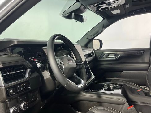 Used 2026 GMC Yukon Elevation w/ Elevation Premium Package image 25