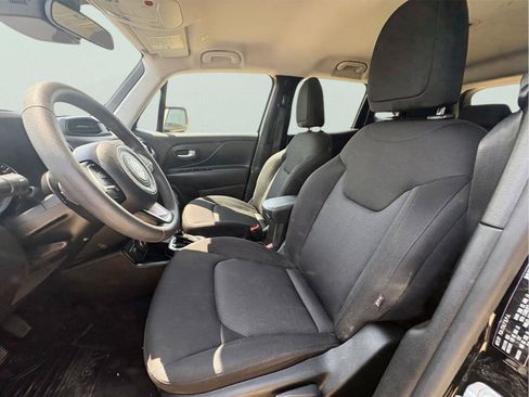 Used 2023 Jeep Renegade Latitude AWD/4WD image 13