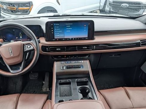 Used 2025 Lincoln Aviator Reserve w/ Equipment Group 201A AWD/4WD image 2