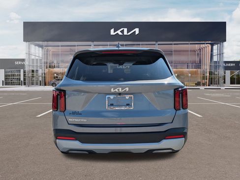 Certified 2025 Kia Sorento LX FWD image 5