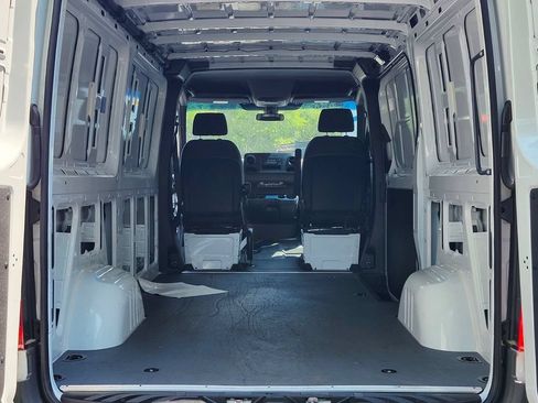 Used 2025 Mercedes-Benz Sprinter 2500 image 28
