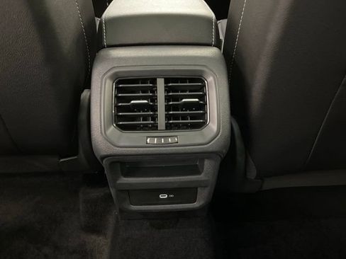 Certified 2023 Volkswagen Taos SE w/ Panoramic Sunroof Package AWD/4WD image 25