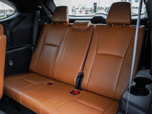 Used 2023 Toyota Highlander Platinum image 27