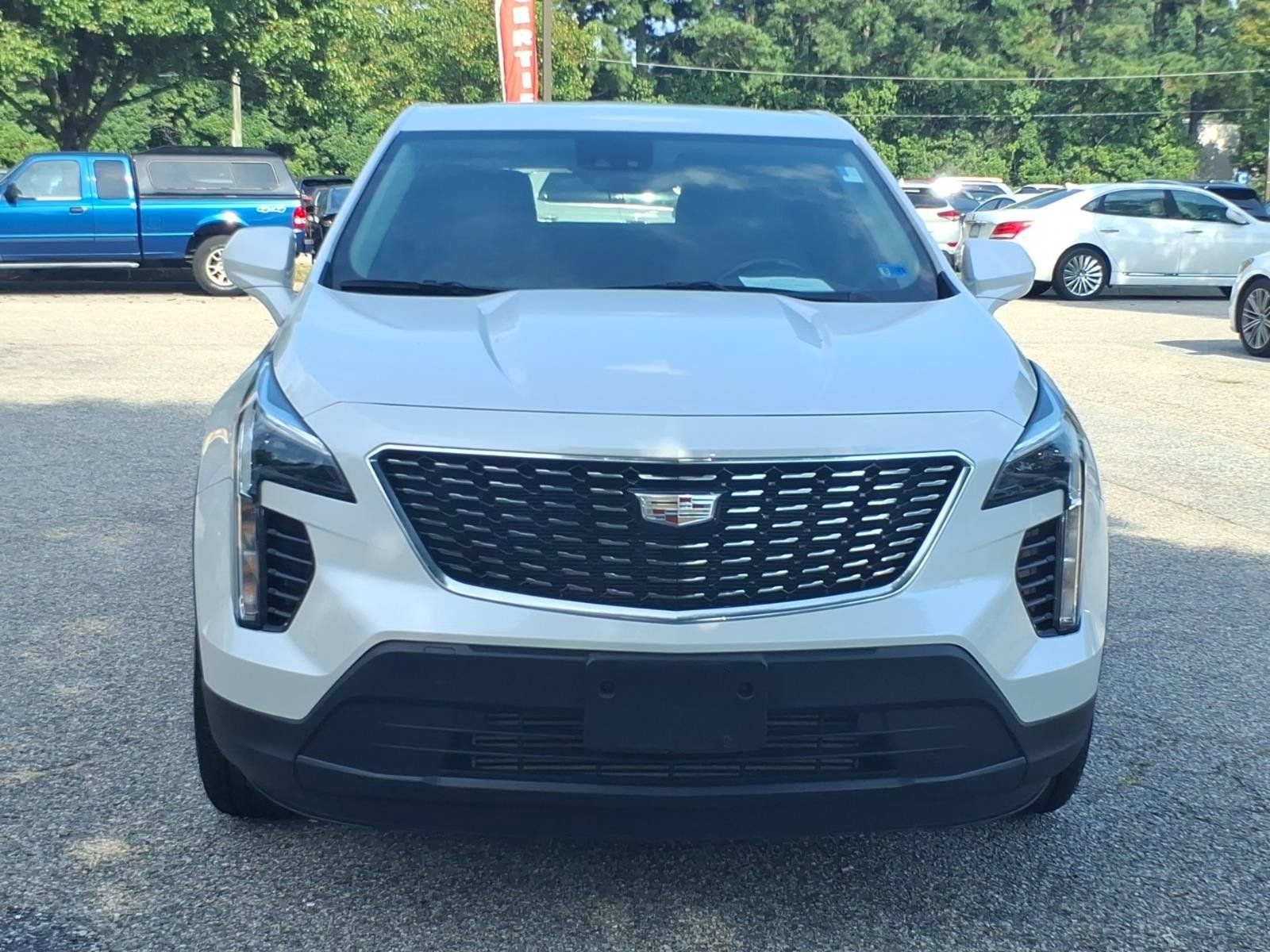 Used 2023 Cadillac XT4 Luxury w/ Cold Weather Package AWD/4WD image 2