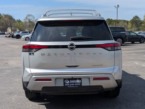 Used 2024 Nissan Pathfinder Platinum w/ Cargo Package image 8