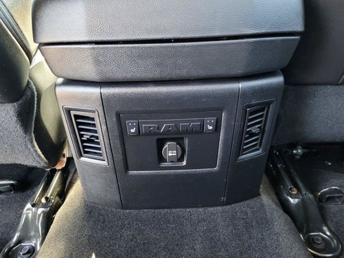 Used 2015 RAM 1500 Laramie w/ Convenience Group AWD/4WD image 19
