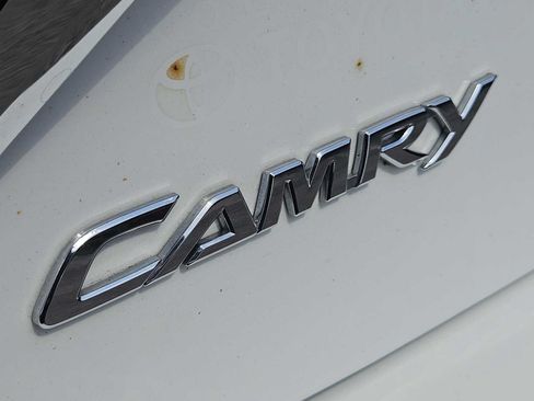 Used 2015 Toyota Camry LE FWD image 11