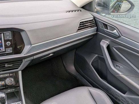 Used 2024 Volkswagen Jetta SE FWD image 16