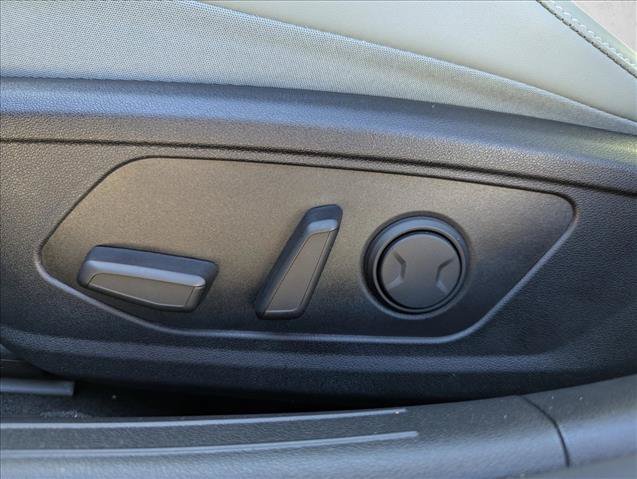 Certified 2025 Hyundai Elantra Limited FWD image 11