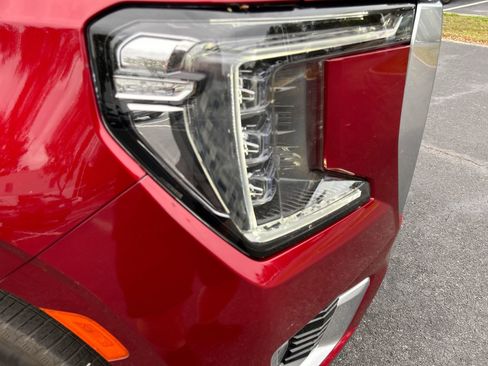 Used 2021 GMC Yukon XL Denali w/ Denali Premium Package image 11