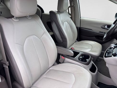 Used 2018 Chrysler Pacifica Touring-L Plus w/ Advanced Safetytec Group FWD image 58