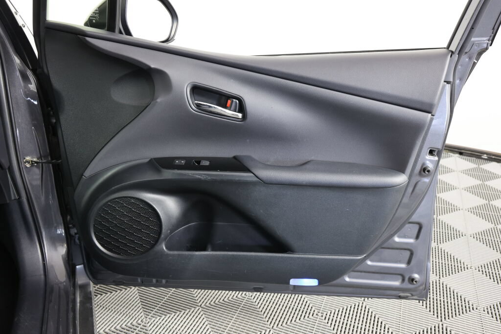 Used 2021 Toyota Prius Prime XLE w/ Carpet Mat Package (TMS) FWD image 25