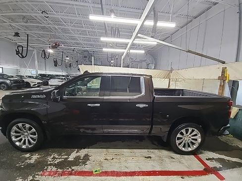 Used 2019 Chevrolet Silverado 1500 High Country w/ Technology Package AWD/4WD image 5