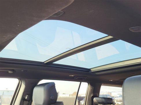 Used 2022 Jeep Wagoneer Series III w/ Premium Group I image 18