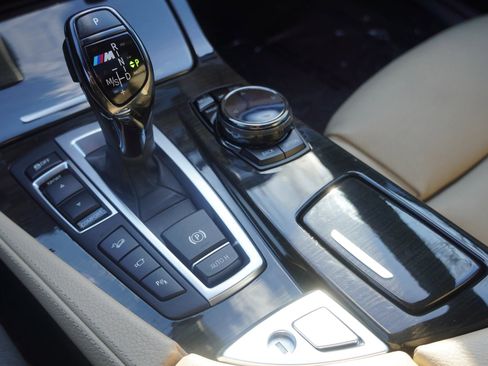 Used 2016 BMW 550i xDrive Sedan image 22