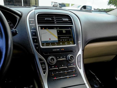 Used 2018 Lincoln MKX Select w/ Select Plus Package image 27