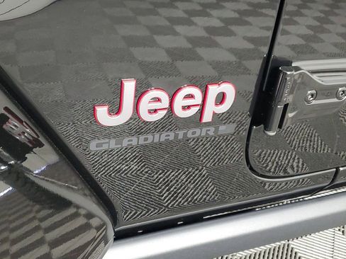 New 2025 Jeep Gladiator Rubicon image 10