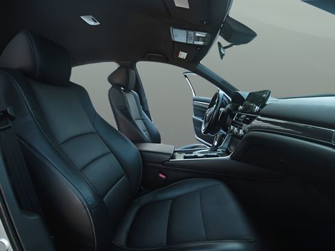 Used 2018 Honda Accord Sport image 14
